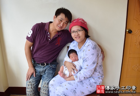 徐寶寶(桃園龍潭區到府嬰兒寶寶滿月剃頭理髮、免費到府嬰兒剃胎毛儀式吉祥話)。到府剃頭剃胎毛主持、專業拍照、DVD光碟、證書。★購買「臍帶章、肚臍章、胎毛筆刷印章」贈送：剃頭、收涎、抓周，三選一。2015.10.24 照片2
